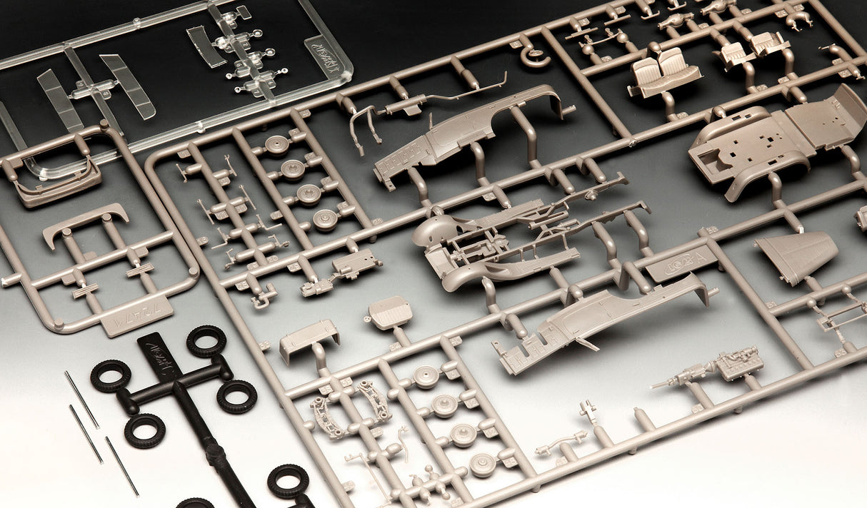 Revell Plastic Model German Staff Car "G4" 1:72 03268R