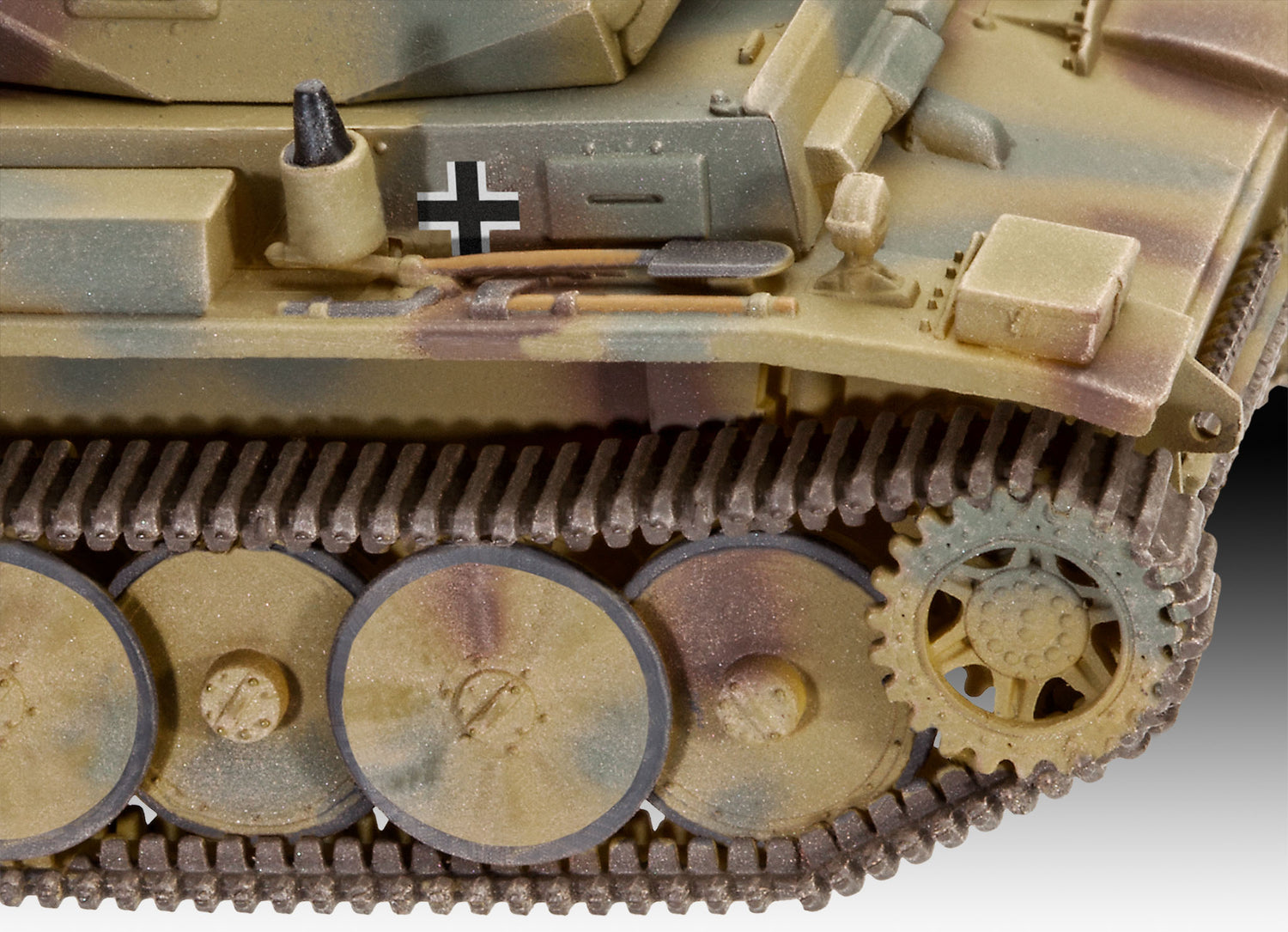 Revell Plastic Model PzKpfw II Ausf.L LUCHS (Sd.Kfz.123) 1:72 03266R
