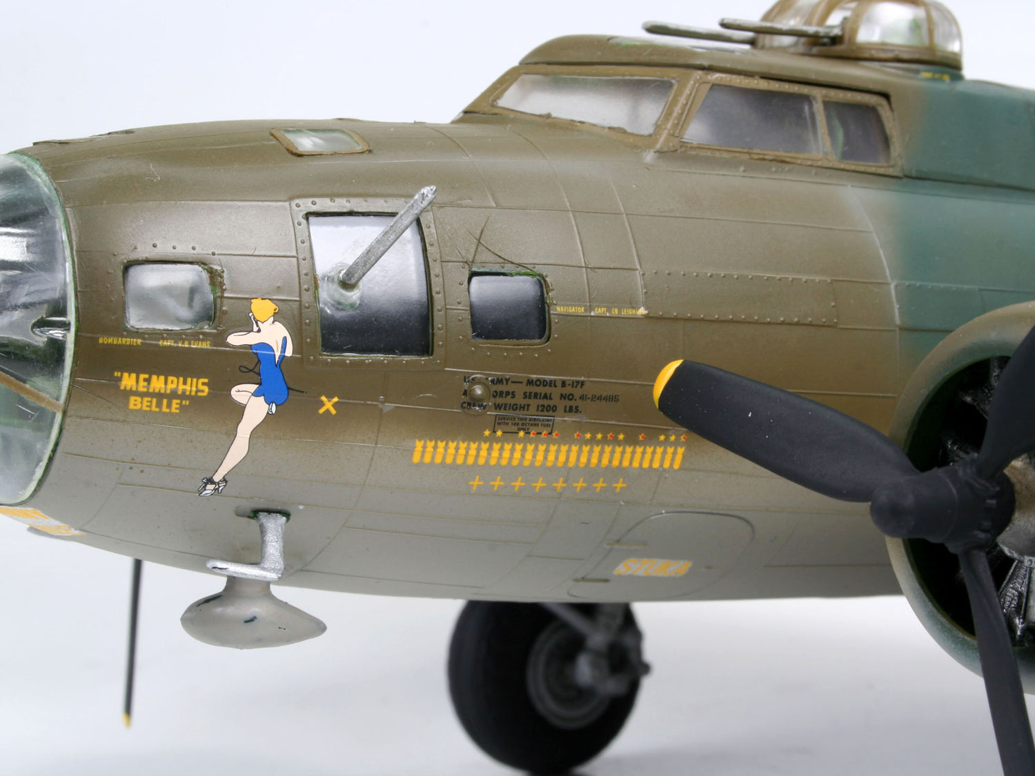 Revell plastic model B-17F Memphis Belle 1:48 04297R