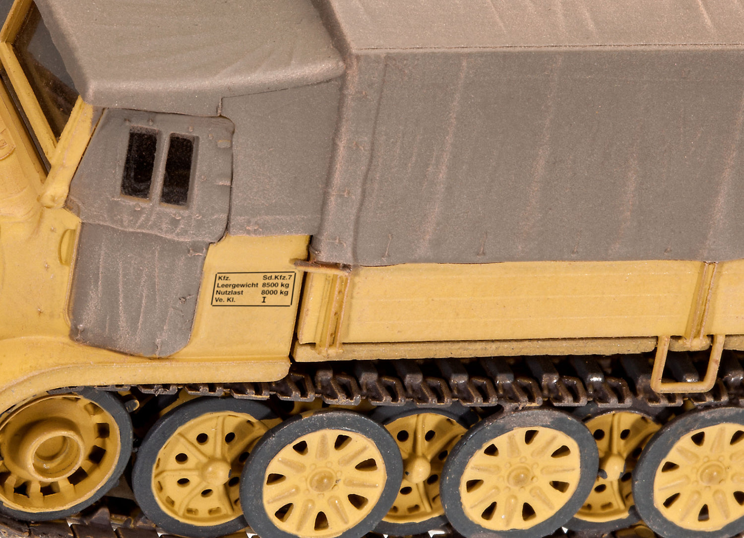 Revell Plastic Model Sd.Kfz. 7 1:72 03263R