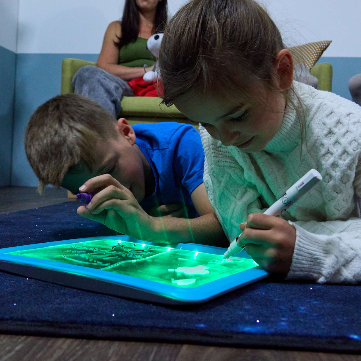TTS A4 Sensory Illuminated Writing Board & 6 Pens SD10522B