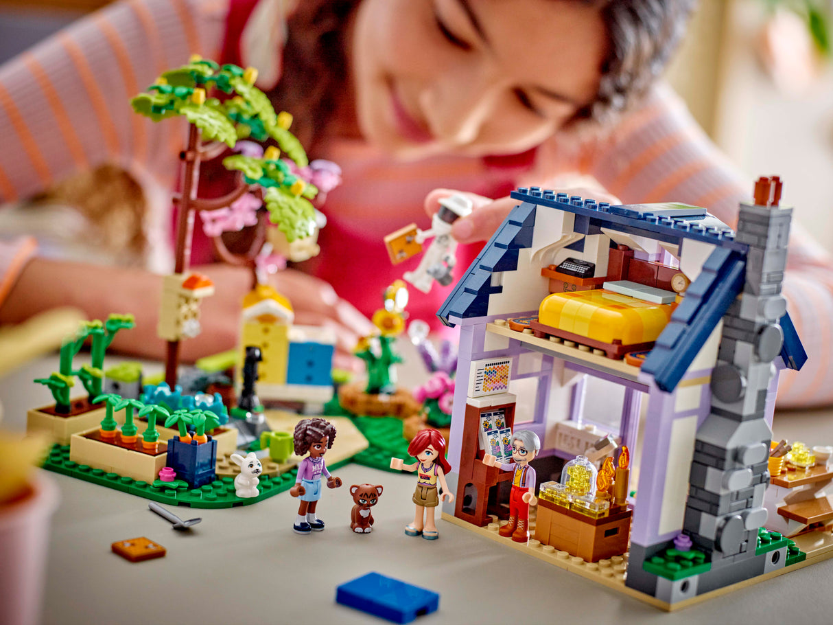 LEGO Friends Beekeepers' House and Flower Garden 42669L