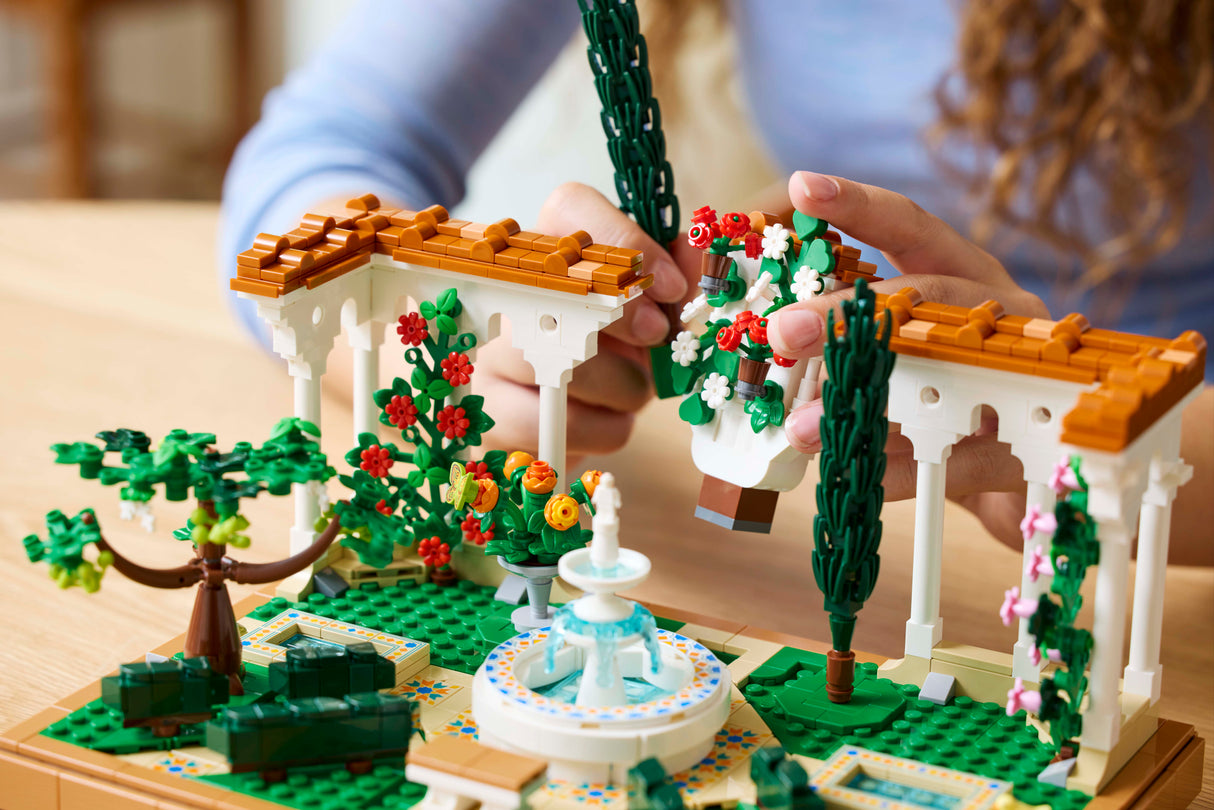 LEGO Icons Fountain Garden 10359L