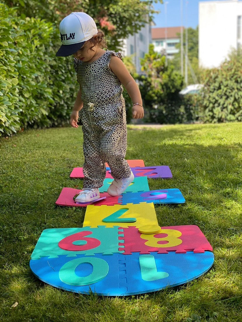 Tactic Active Play: Hop the Scotch 56336T