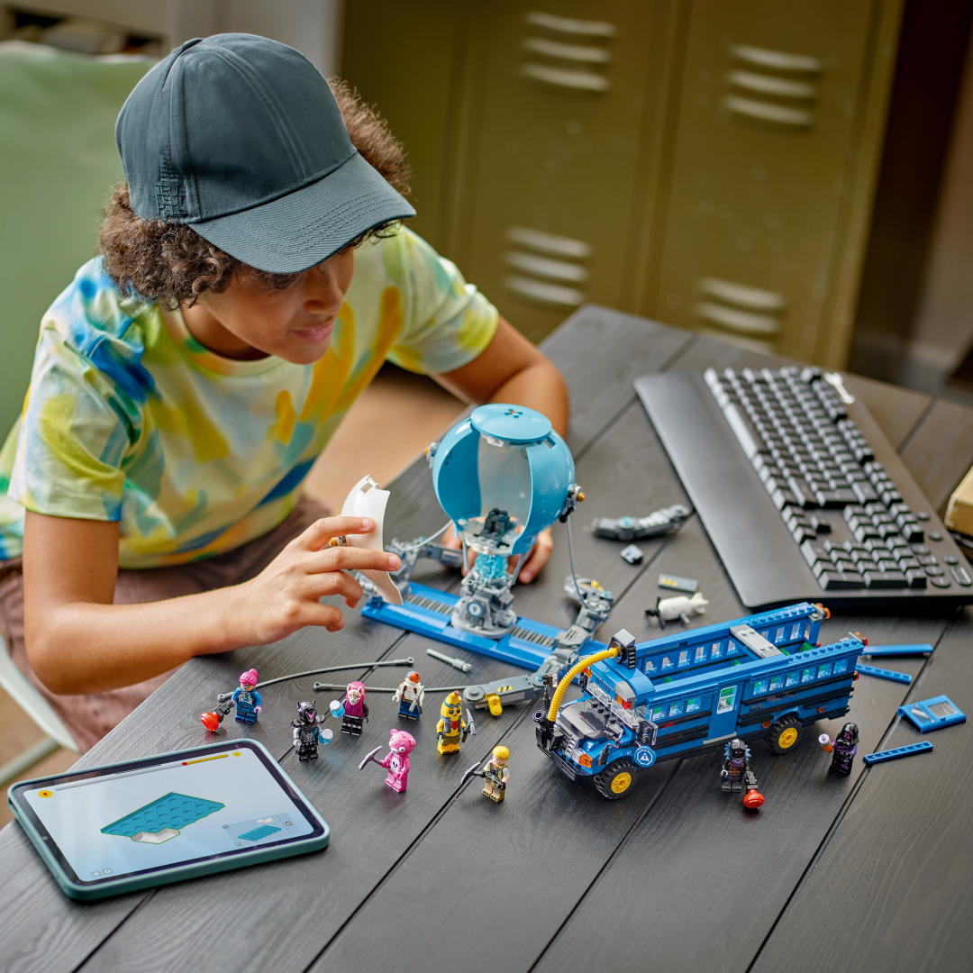 LEGO Fortnite Battle Bus 77073L