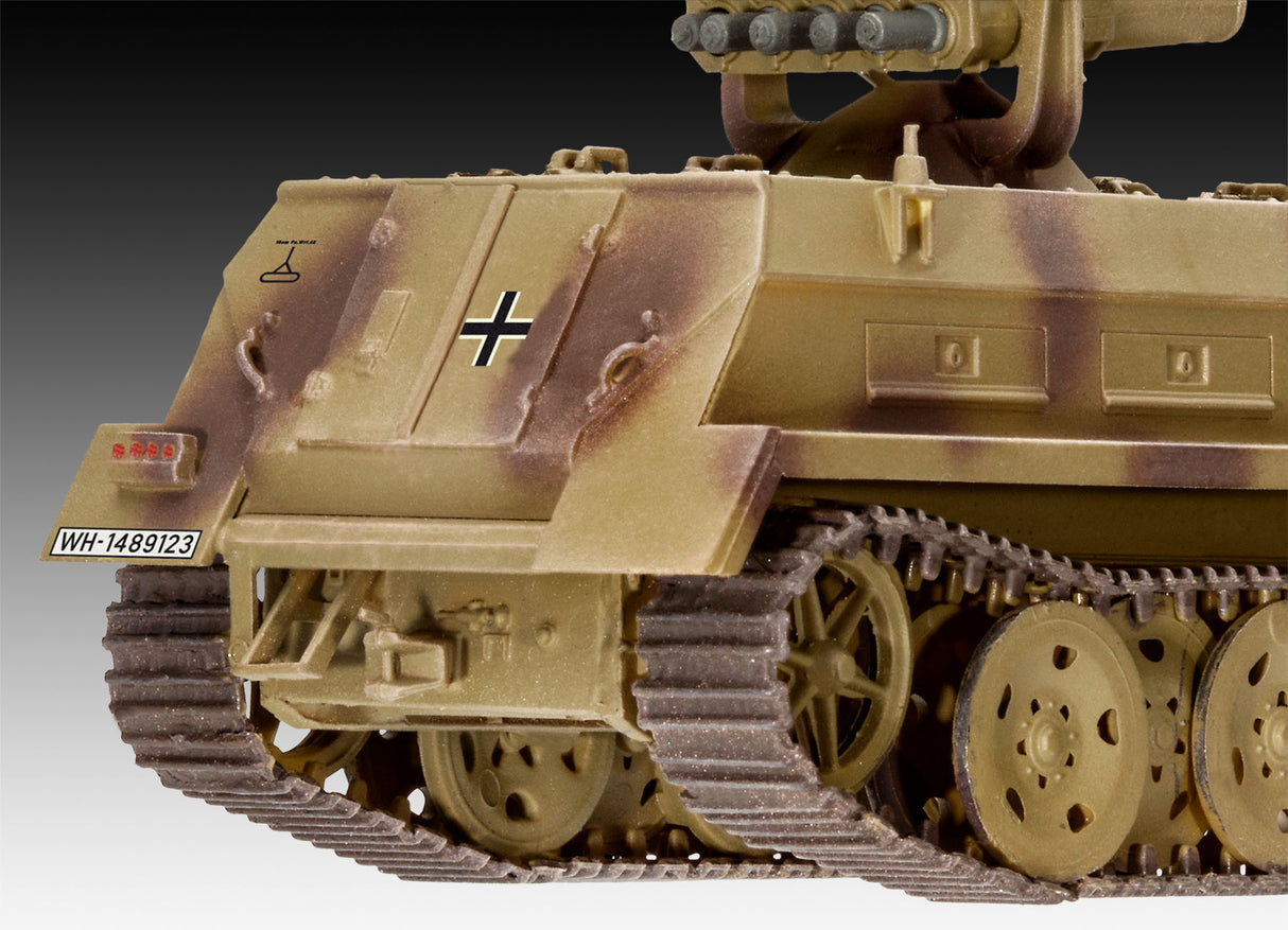 Revell Plastic Model 15 cm Panzerwerfer 42 auf sWS 1:72 03264R