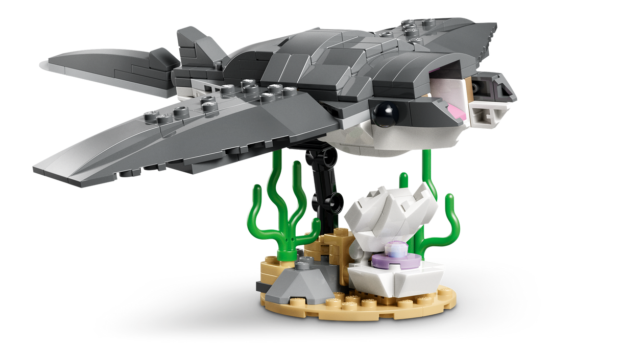 LEGO Creator Fierce Shark with a Treasure Chest 31381L