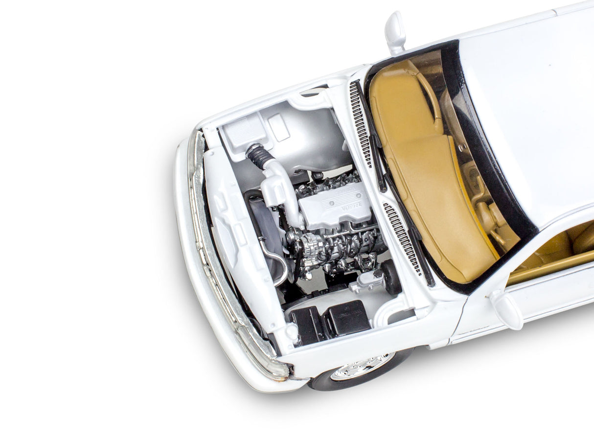 Revell Plastic Model 1999 Chevy Silverado Custom Pickup 1:25 14538R