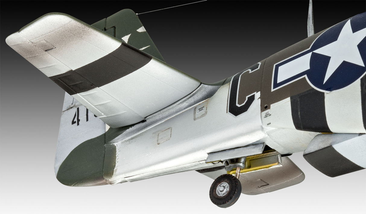 Revell Plastic Model P-51D-5NA Mustang (early version) 1:32 03944R
