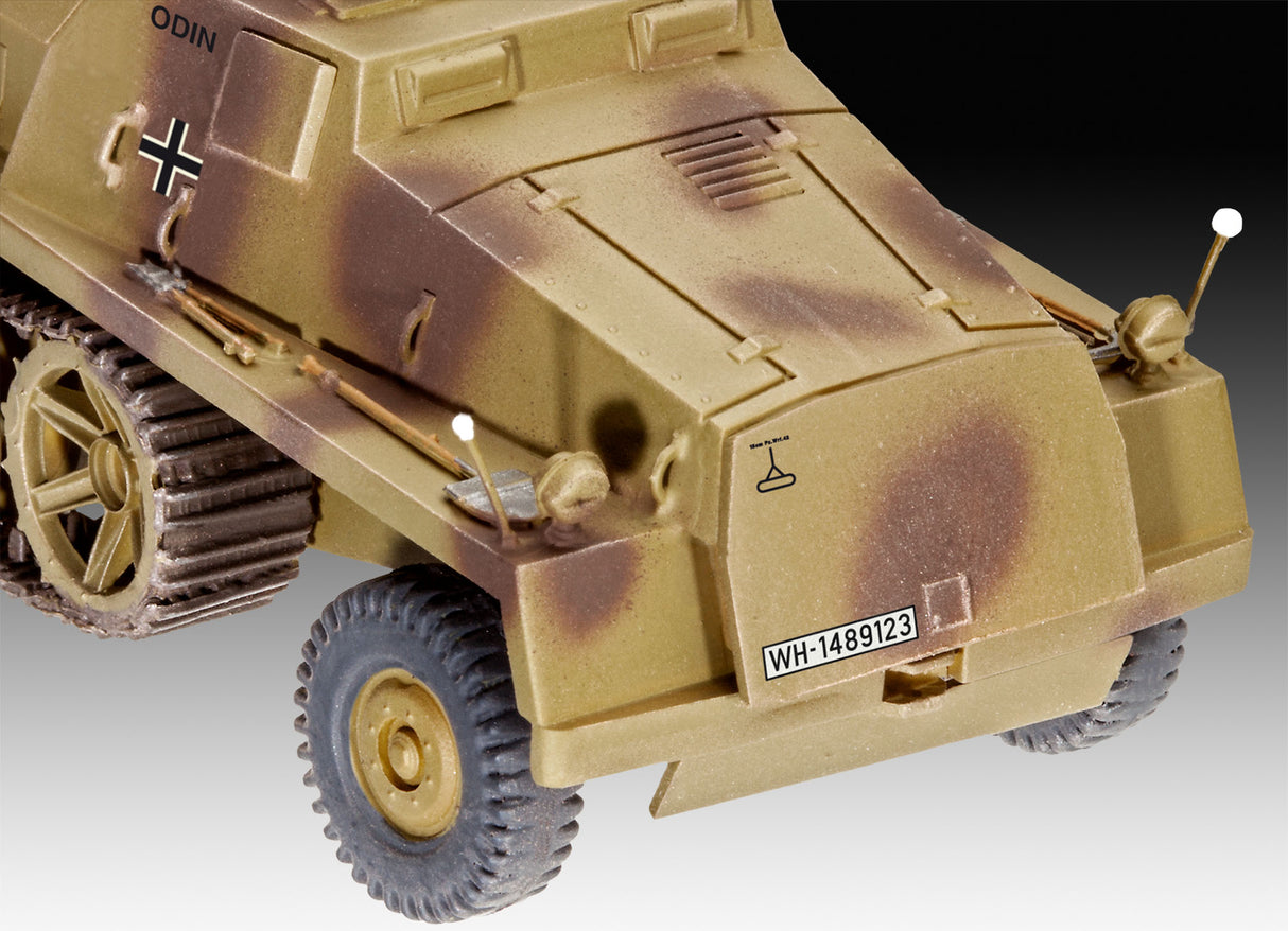 Revell Plastic Model 15 cm Panzerwerfer 42 auf sWS 1:72 03264R