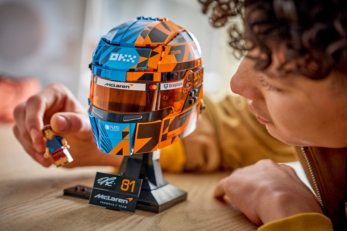 LEGO Editions McLaren Mastercard F1 Team Oscar Piastri Helmet 43017L