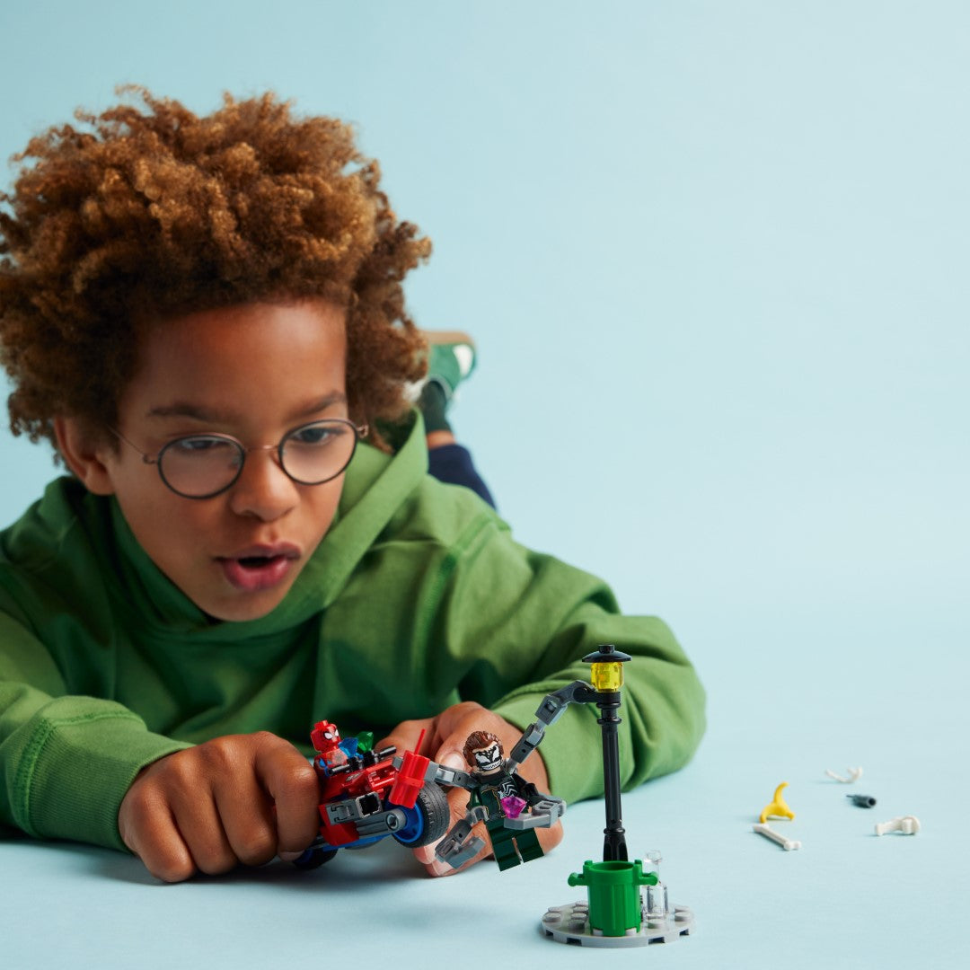 LEGO Super Heroes Motorcycle Chase: Spider-Man vs. Doc Ock 76275L