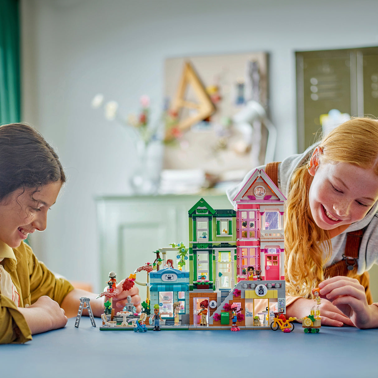 LEGO Friends  Heartlake City Apartments and Shops 42670L