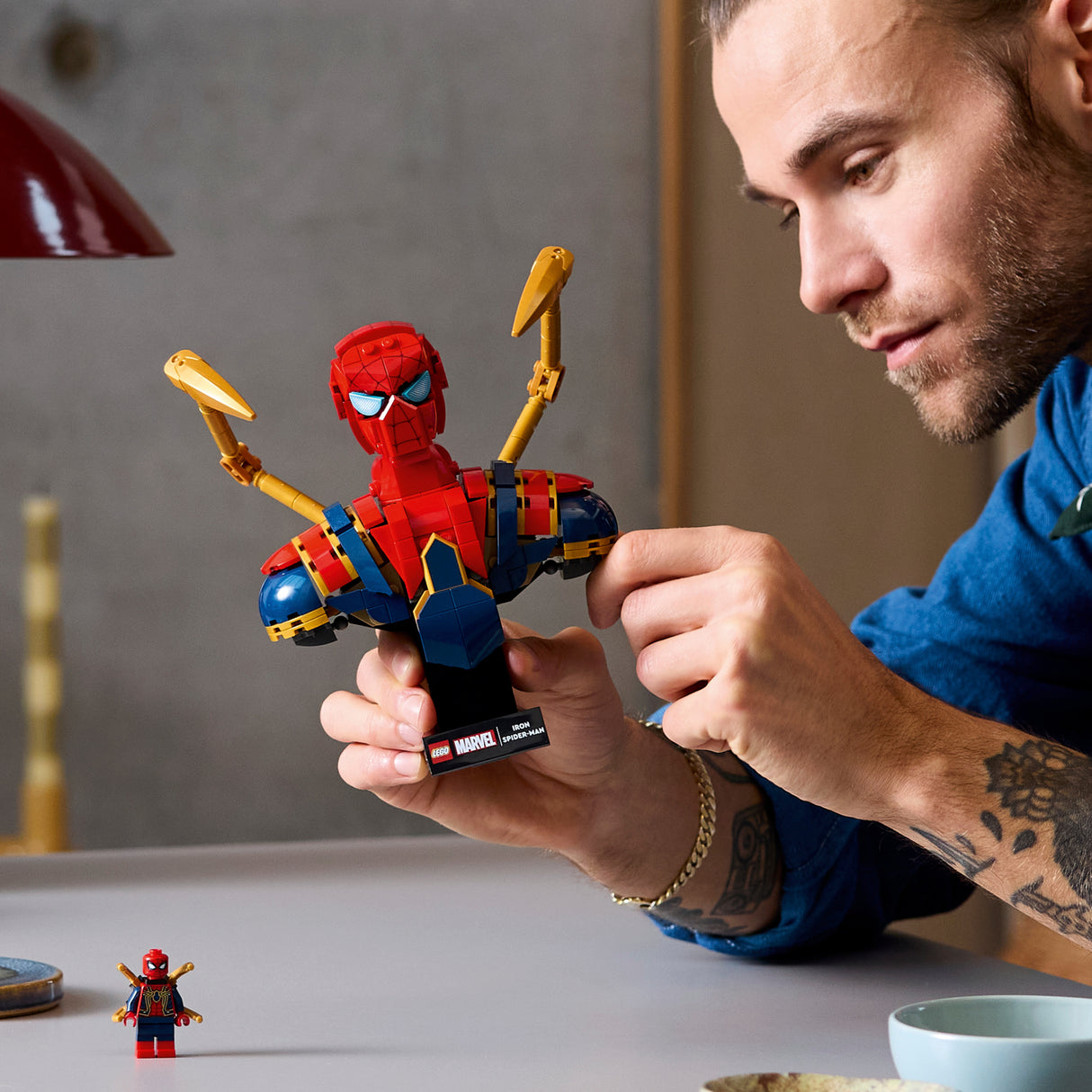 LEGO Super Heroes Iron Spider-Man Bust 76326L