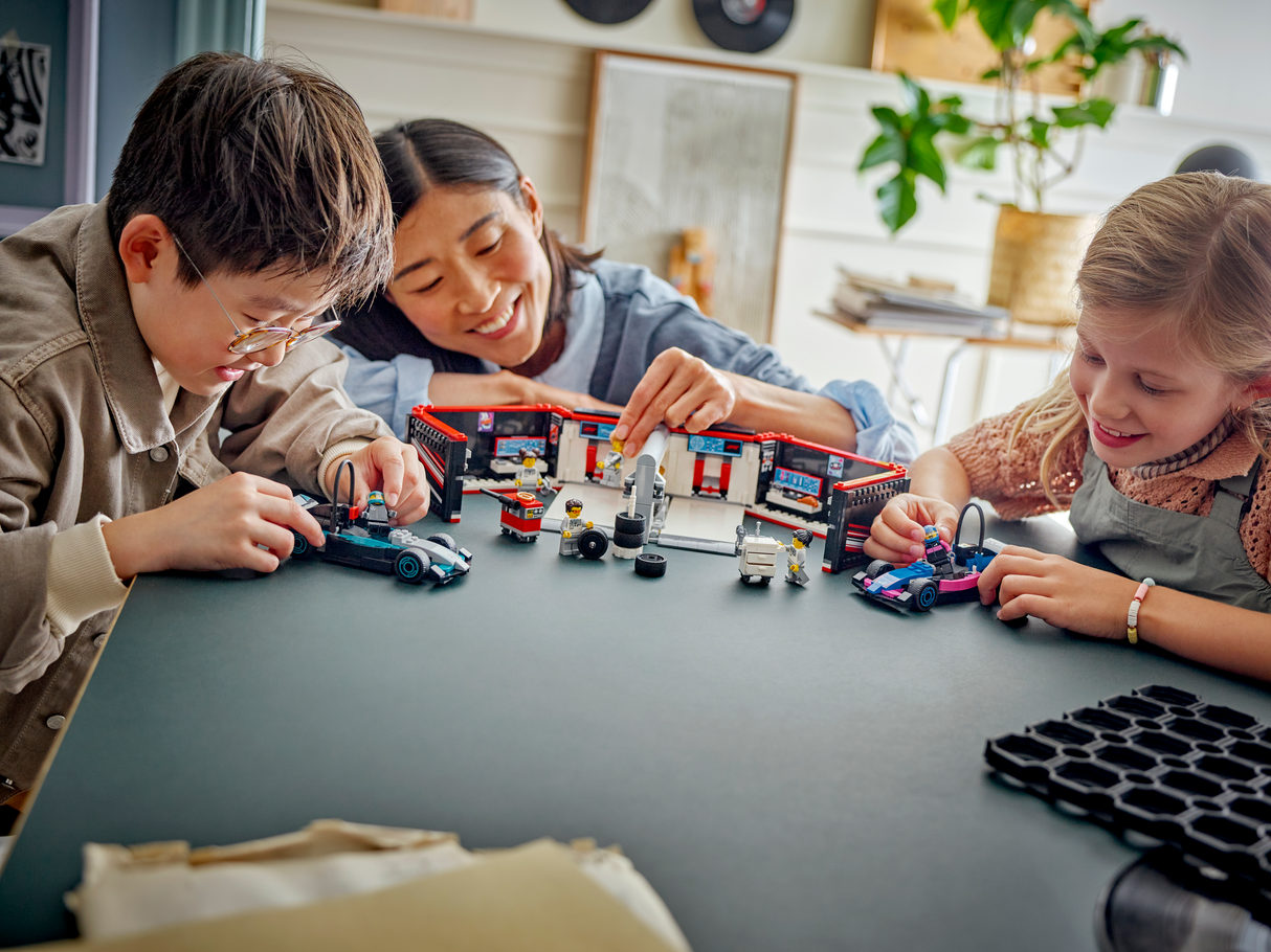 LEGO City F1 Garage & Mercedes-AMG & Alpine Cars 60444L