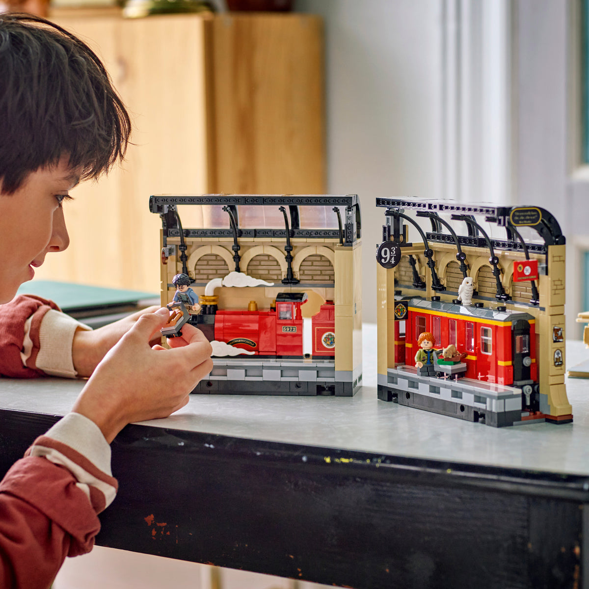 LEGO Harry Potter Book Nook: Hogwarts™ Express
 76450L