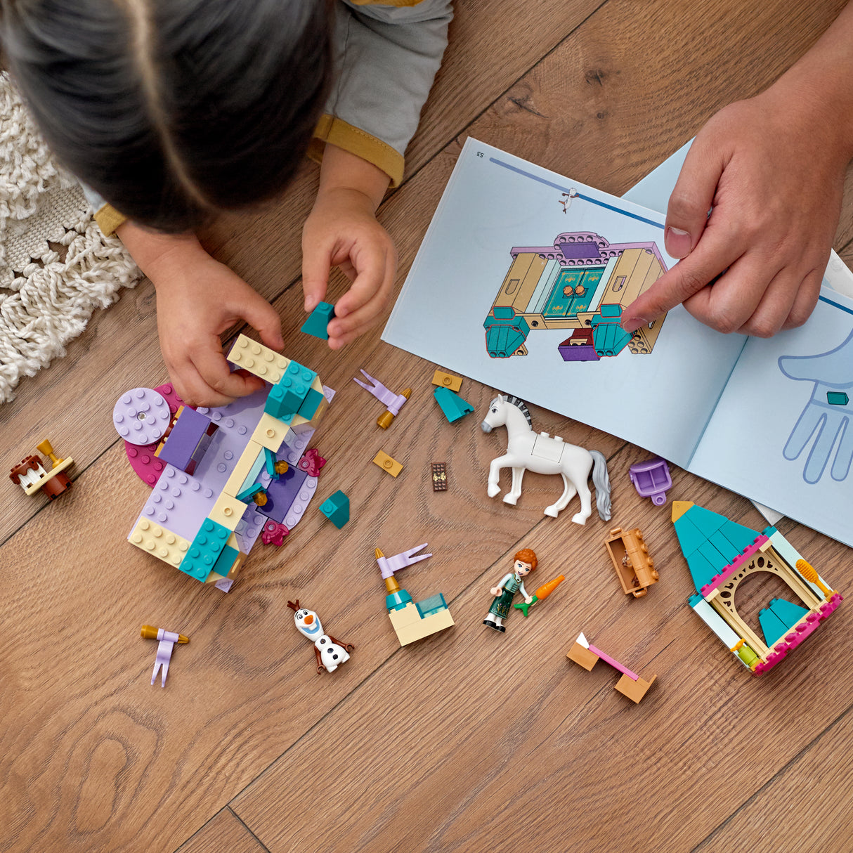 LEGO Disney Anna and Olaf's Castle Fun 43204L
