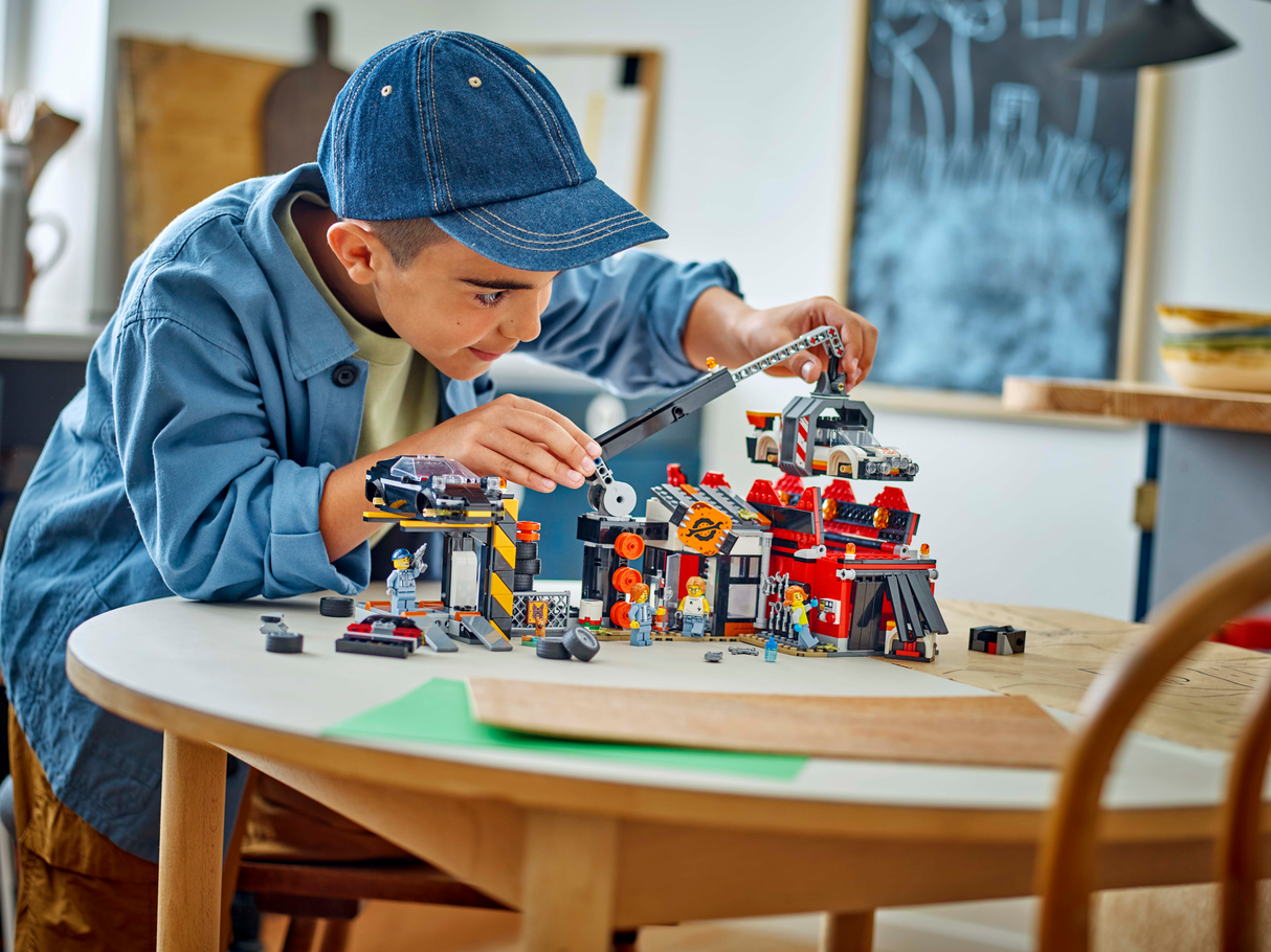 LEGO City Scrapyard with Cars 60472L