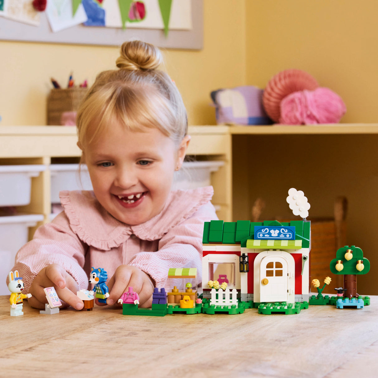 LEGO Animal Crossing Able Sisters Clothing Shop 77055L