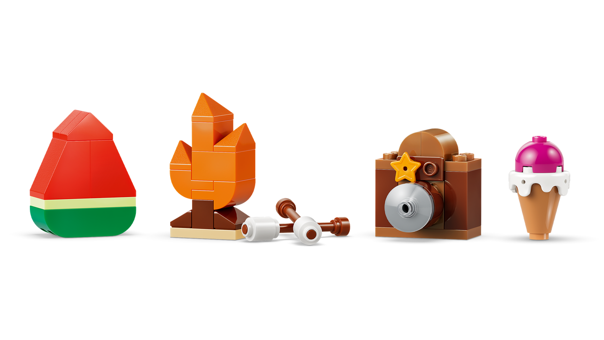 LEGO Bluey Brick-Built Bluey Family 11217L