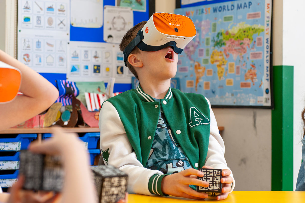 ClassVR Xplorer Set of 8 including 8 Controllers CVR3128-CRS-8