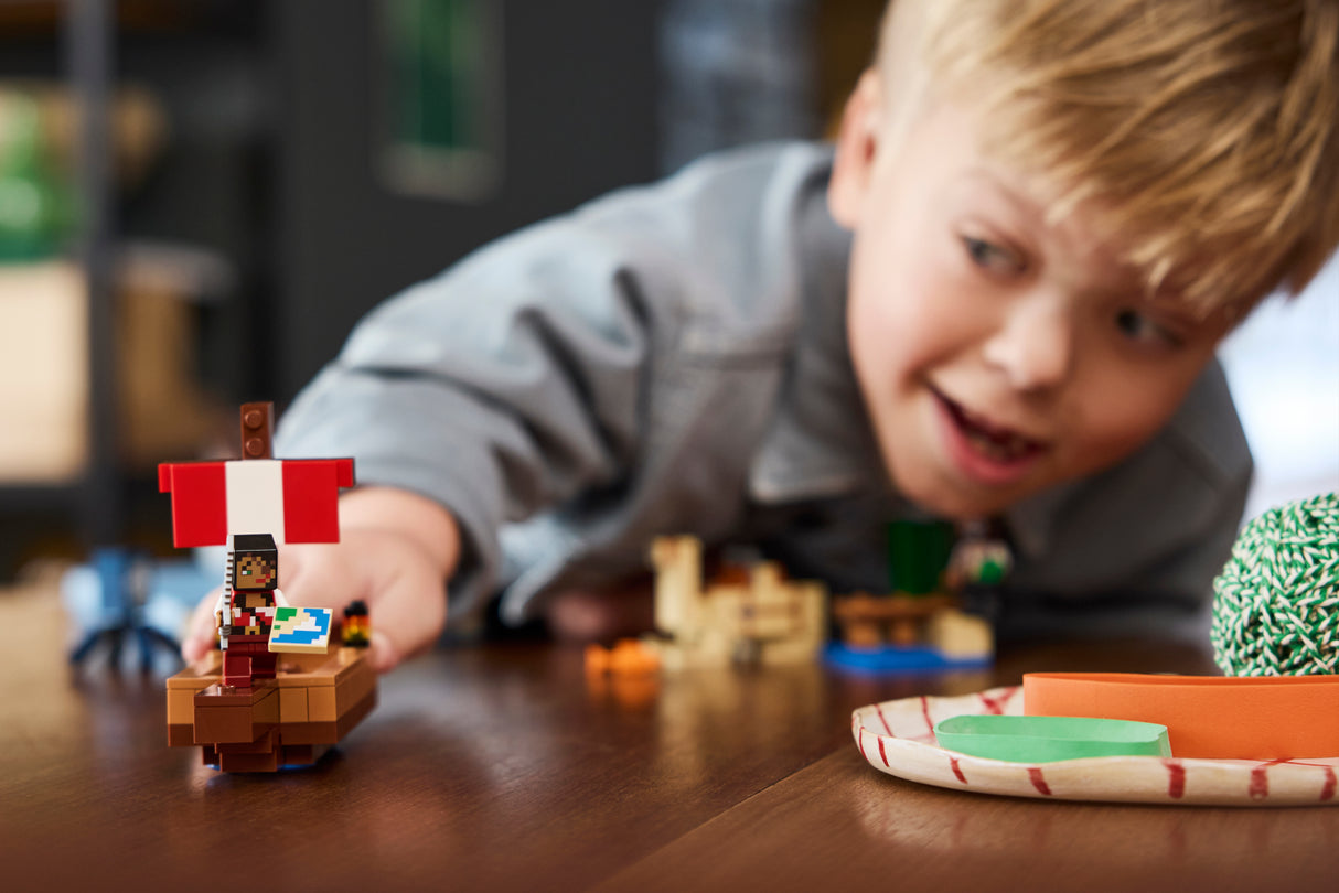 LEGO Minecraft The Pirate Ship Voyage 21259L